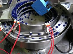 multiple lane vibratory medical feeder bowl