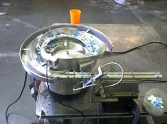 PLastic parts feeder, molded plastics feeder